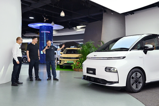 纯电MPV L380交付 成为企业家新选择