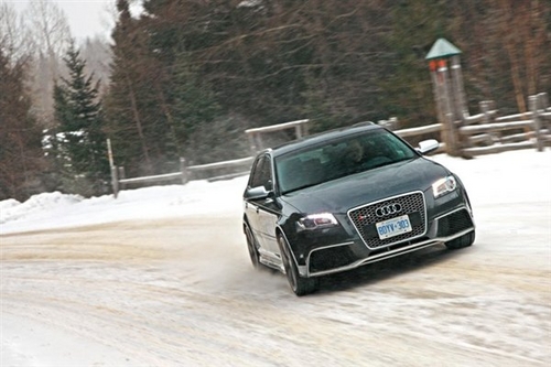 雪地速降 加拿大冰雪试驾全新奥迪RS3