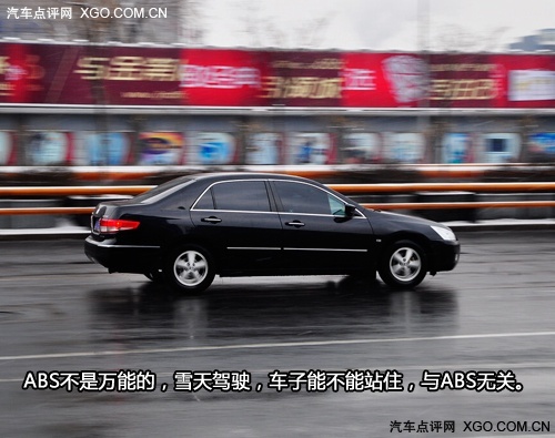 又是一年雪来到 冰雪天气行车安全提示