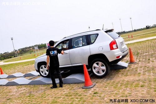 时尚与复古并存 试驾JEEP指南者/自由客