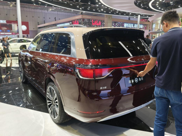问界M9 2025款亮相上海车展，三大权威认证背书，引爆中国高端市场