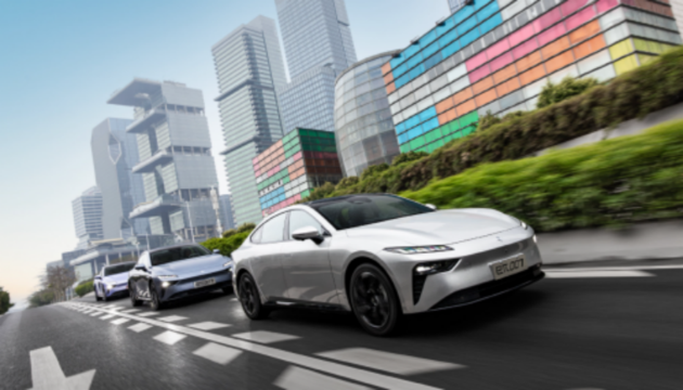 15万级轿跑革命：eπ007用「性能平权」与「智能越级」重塑年轻首购族出行体验