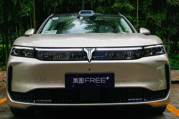 华为全家桶+魔毯底盘 岚图FREE+这波绝对稳了