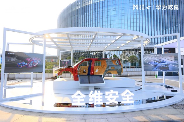 32.99万起 “智能越野第一车”猛士M817开启预售