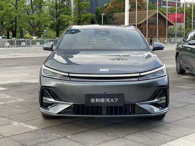 综合续航2100km+ 吉利银河A7限时售价8.18万起