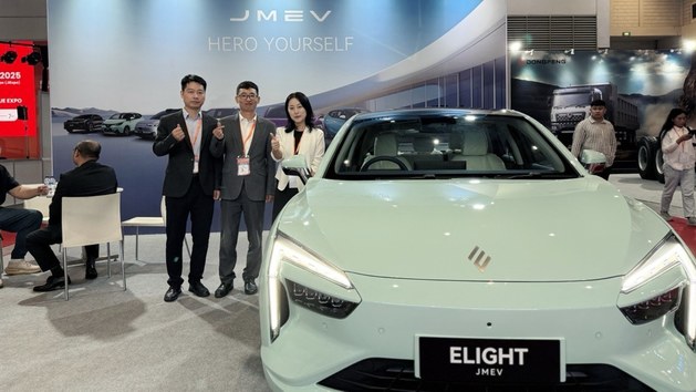 江铃新能源出海战略再下一城 右舵车型ELIGHT亮相印尼