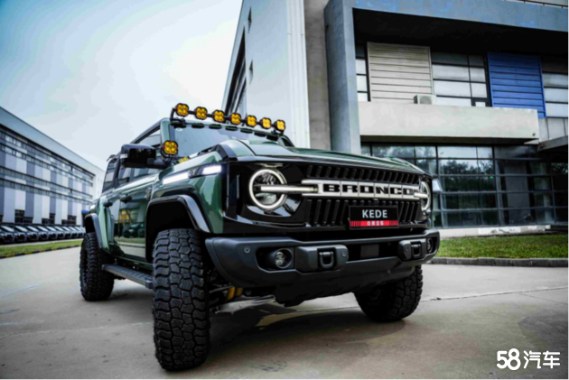 岚图克蒂昆仑 ， 人潮如织 盛况未央