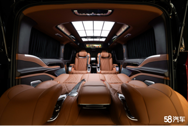 岚图克蒂昆仑 ， 人潮如织 盛况未央