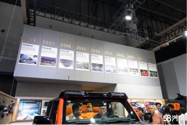 岚图克蒂昆仑 ， 人潮如织 盛况未央