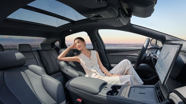 技术硬碰硬 2026款海豹07DM-i上市14.98万起