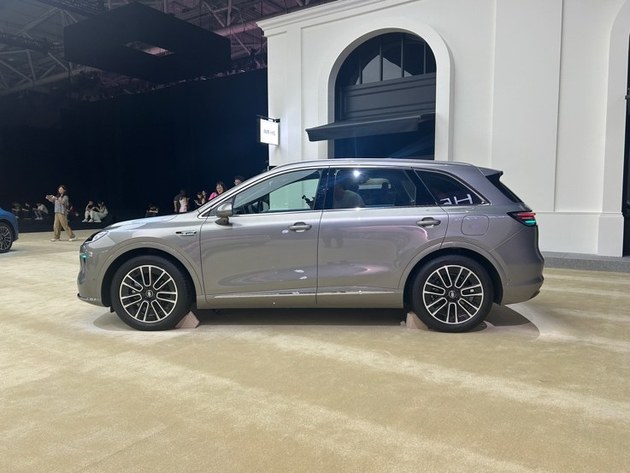 智能要顶性价比也要顶 鸿蒙智行问界M7/尚界H5正式上市