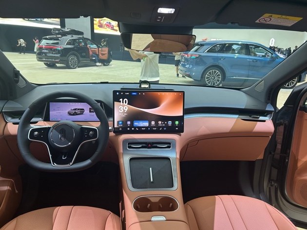 智能要顶性价比也要顶 鸿蒙智行问界M7/尚界H5正式上市