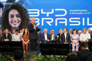 王传福亲自交付第1400万辆新能源车 车主为巴西总统