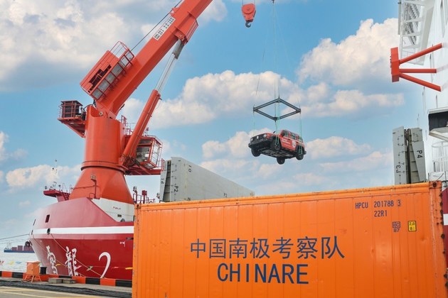 坦克300随“雪龙2”号科考船出征南极