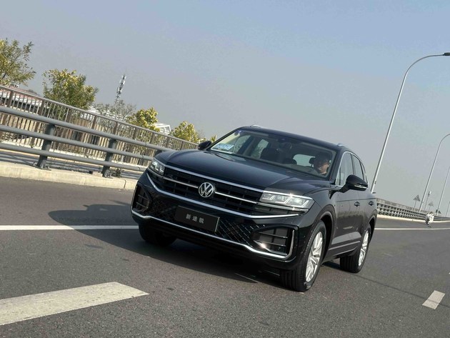 旗舰再进化 试驾大众新途锐2.0TSI锐影版