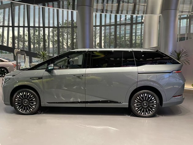 1602km续航破局新能源MPV市场 小鹏X9增程版预售35万起