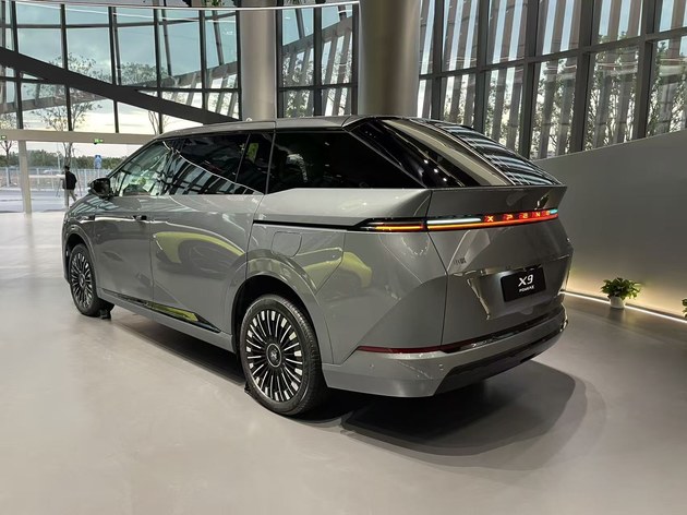 1602km续航破局新能源MPV市场 小鹏X9增程版预售35万起