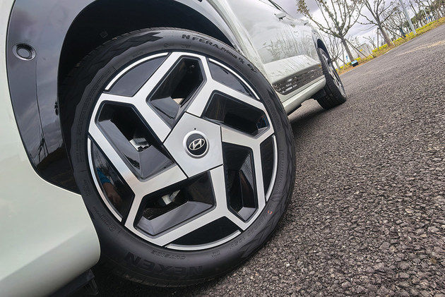 整体均衡 还有意想不到的小心思 试驾北京现代羿欧