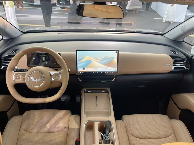 燃油/纯电/插混三种动力可选 五菱星光730售7.1万起