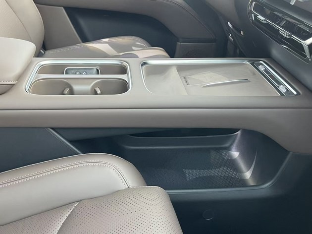 燃油/纯电/插混三种动力可选 五菱星光730售7.1万起