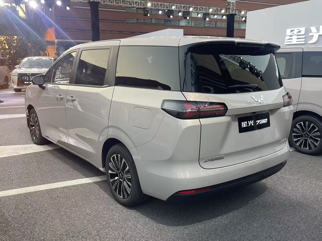 燃油/纯电/插混三种动力可选 五菱星光730售7.1万起