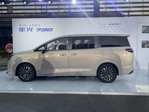 燃油/纯电/插混三种动力可选 五菱星光730售7.1万起