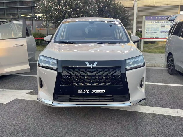 燃油/纯电/插混三种动力可选 五菱星光730售7.1万起