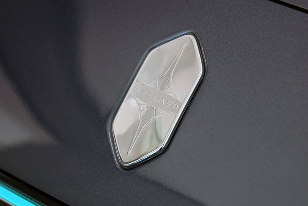 鸿蒙智行最美轿车再升级 新款享界S9预售31.8万元起