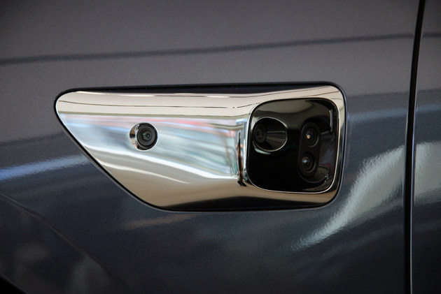 鸿蒙智行最美轿车再升级 新款享界S9预售31.8万元起