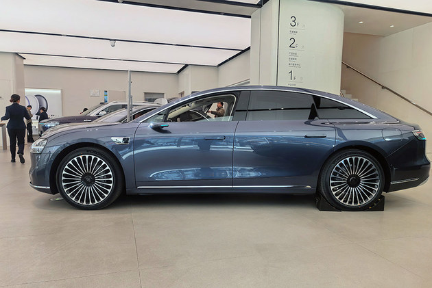 鸿蒙智行最美轿车再升级 新款享界S9预售31.8万元起