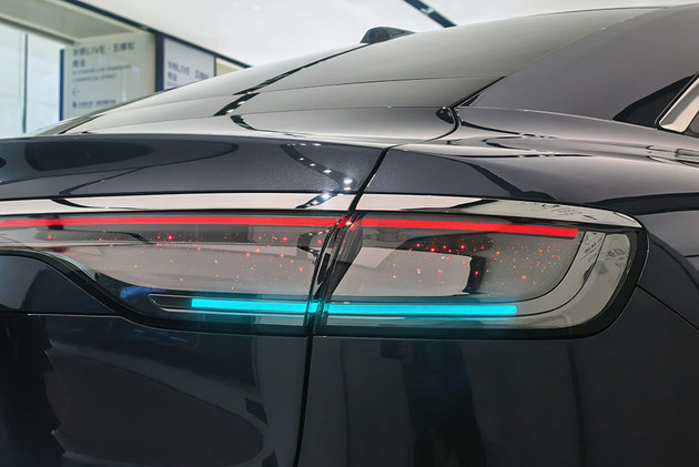 鸿蒙智行最美轿车再升级 新款享界S9预售31.8万元起