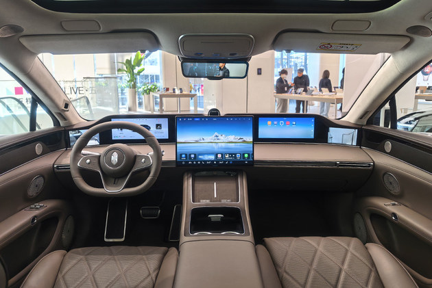 鸿蒙智行最美轿车再升级 新款享界S9预售31.8万元起