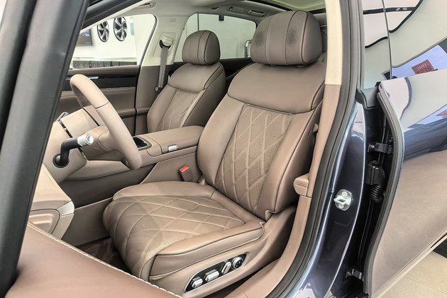 鸿蒙智行最美轿车再升级 新款享界S9预售31.8万元起