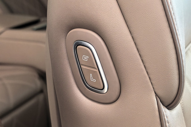 鸿蒙智行最美轿车再升级 新款享界S9预售31.8万元起