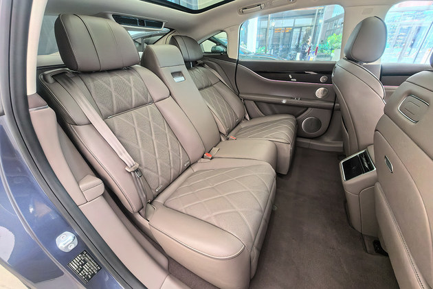 鸿蒙智行最美轿车再升级 新款享界S9预售31.8万元起