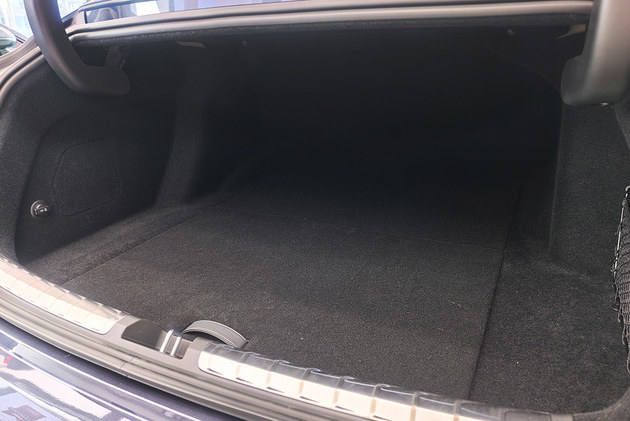 鸿蒙智行最美轿车再升级 新款享界S9预售31.8万元起