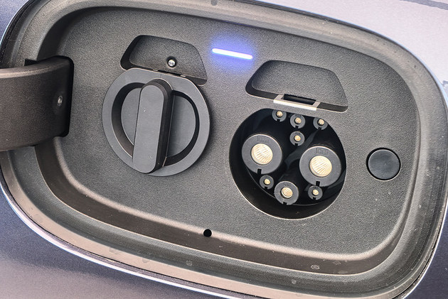 鸿蒙智行最美轿车再升级 新款享界S9预售31.8万元起