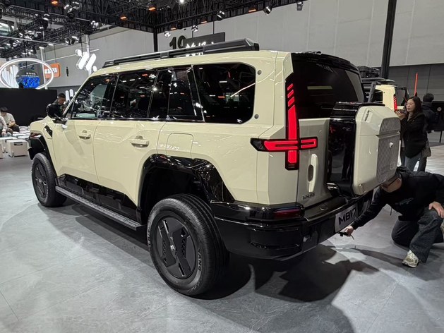 越野改装新选择 猛士M817 Hero版售30.19万元