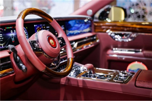 东方风华全面绽放！红旗金葵花“国宾车队”亮相广州车展