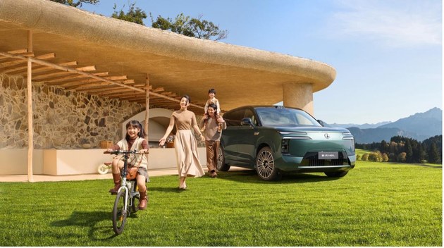 比亚迪第1500万辆新能源车下线，腾势N8L第15000台成里程碑车型