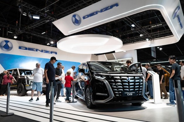 腾势之夜：潘晓婷成腾势D9第30万辆车主