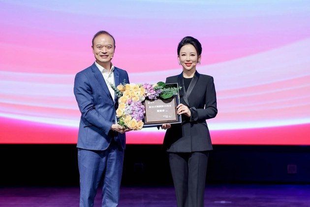 腾势之夜：潘晓婷成腾势D9第30万辆车主