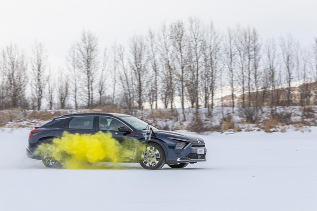 四大冰雪科目全优 凡尔赛C5 X和508L拿下2025极寒驾控安全验证证书