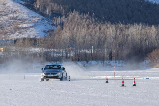 四大冰雪科目全优 凡尔赛C5 X和508L拿下2025极寒驾控安全验证证书