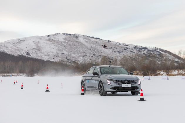 四大冰雪科目全优 凡尔赛C5 X和508L拿下2025极寒驾控安全验证证书