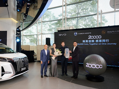 TVB影帝陈豪夫妇成为腾势D9车主，名流座驾实至名归！