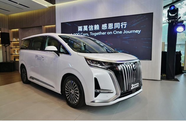 TVB影帝陈豪夫妇成为腾势D9车主，香港第20000份信任！