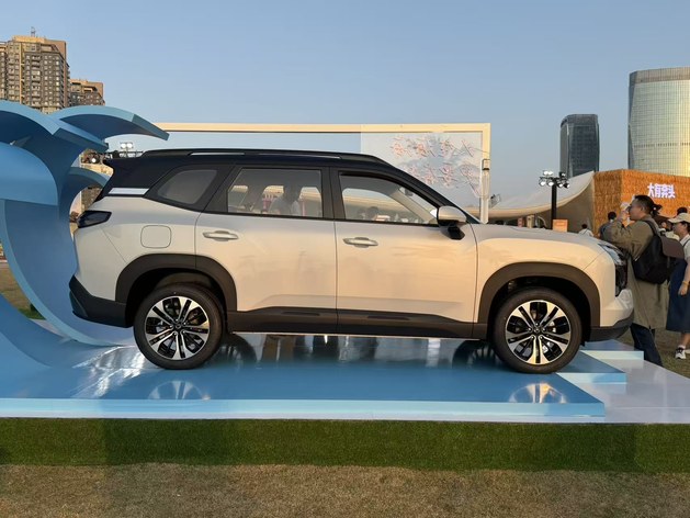 一车三动力 五菱星光560置换补贴价5.98-9.58万元