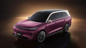 魏建军亲自“立旗”，魏牌V9X造型美学全球首秀