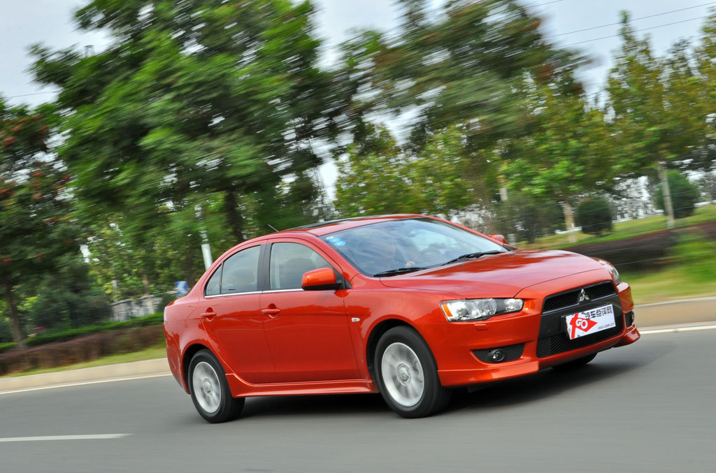 魅力不打折!试驾2011款三菱翼神2.0l